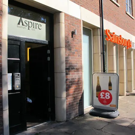 Churchill Two Bedroom With Free Parking And The Minster View Appartement