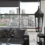 Churchill Two Bedroom With Free Parking And The Minster View Apartamento *
