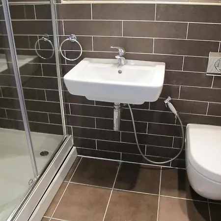 Churchill Two Bedroom Apartments With Free Parking And The Minster View Apartment *