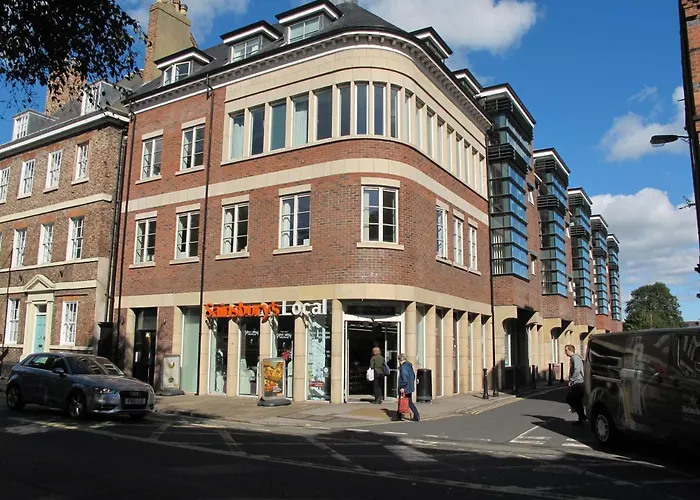 Churchill Two Bedroom With Free Parking And The Minster View