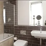 Churchill Two Bedroom Apartments With Free Parking And The Minster View * York