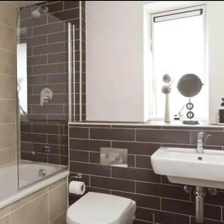 Churchill Two Bedroom Apartments With Free Parking And The Minster View * York